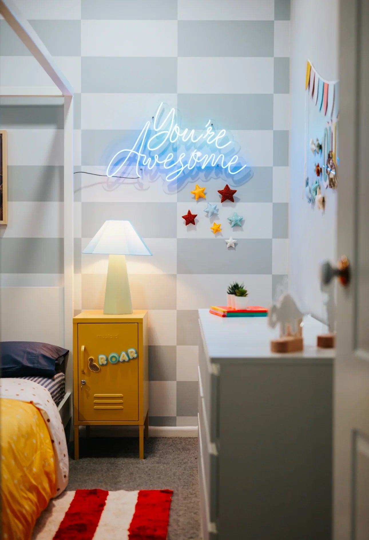 How to Create a Themed Room… WITH STYLE! 🎨✨