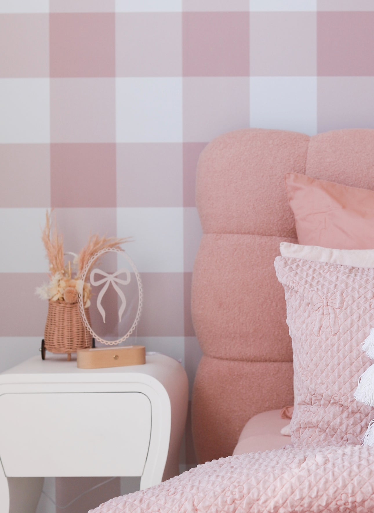 Vintage bow night light