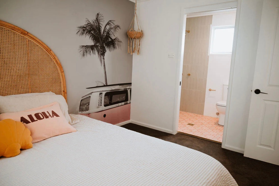 Kombi Mural (pink/blue Kombi)