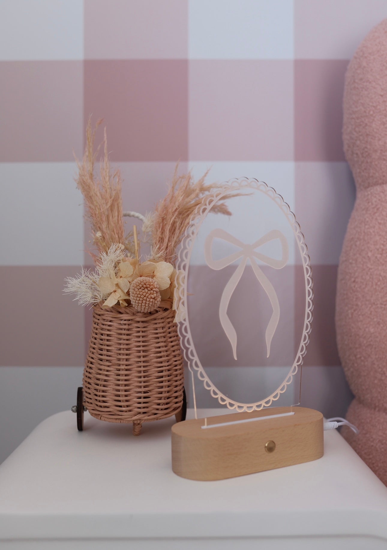 Vintage bow night light