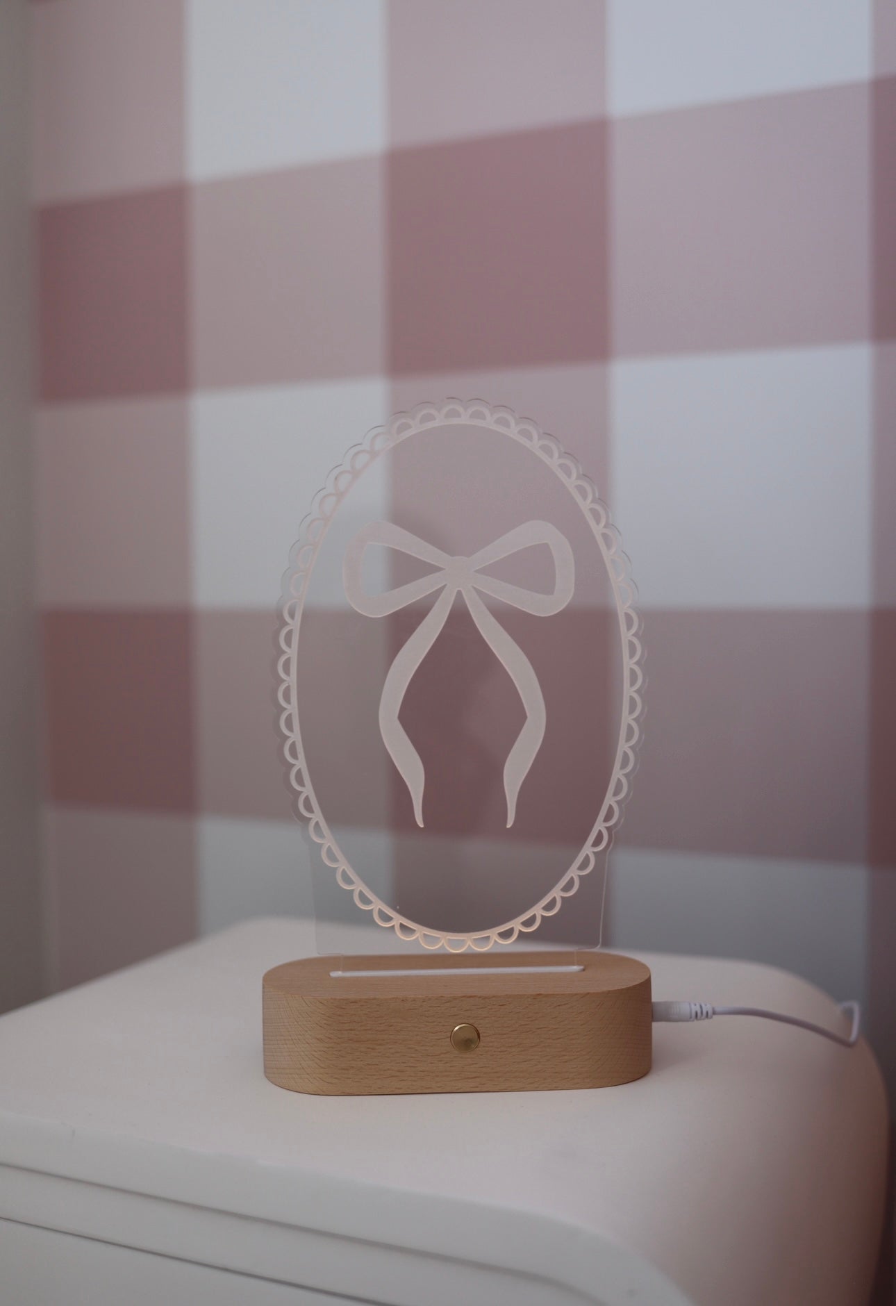 Vintage bow night light