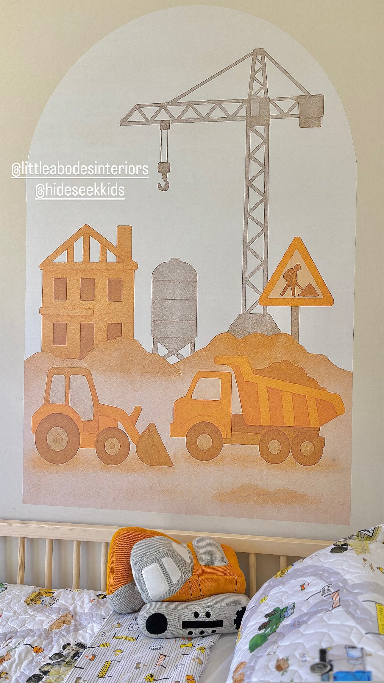 Busy Builders Arch Wall Decal