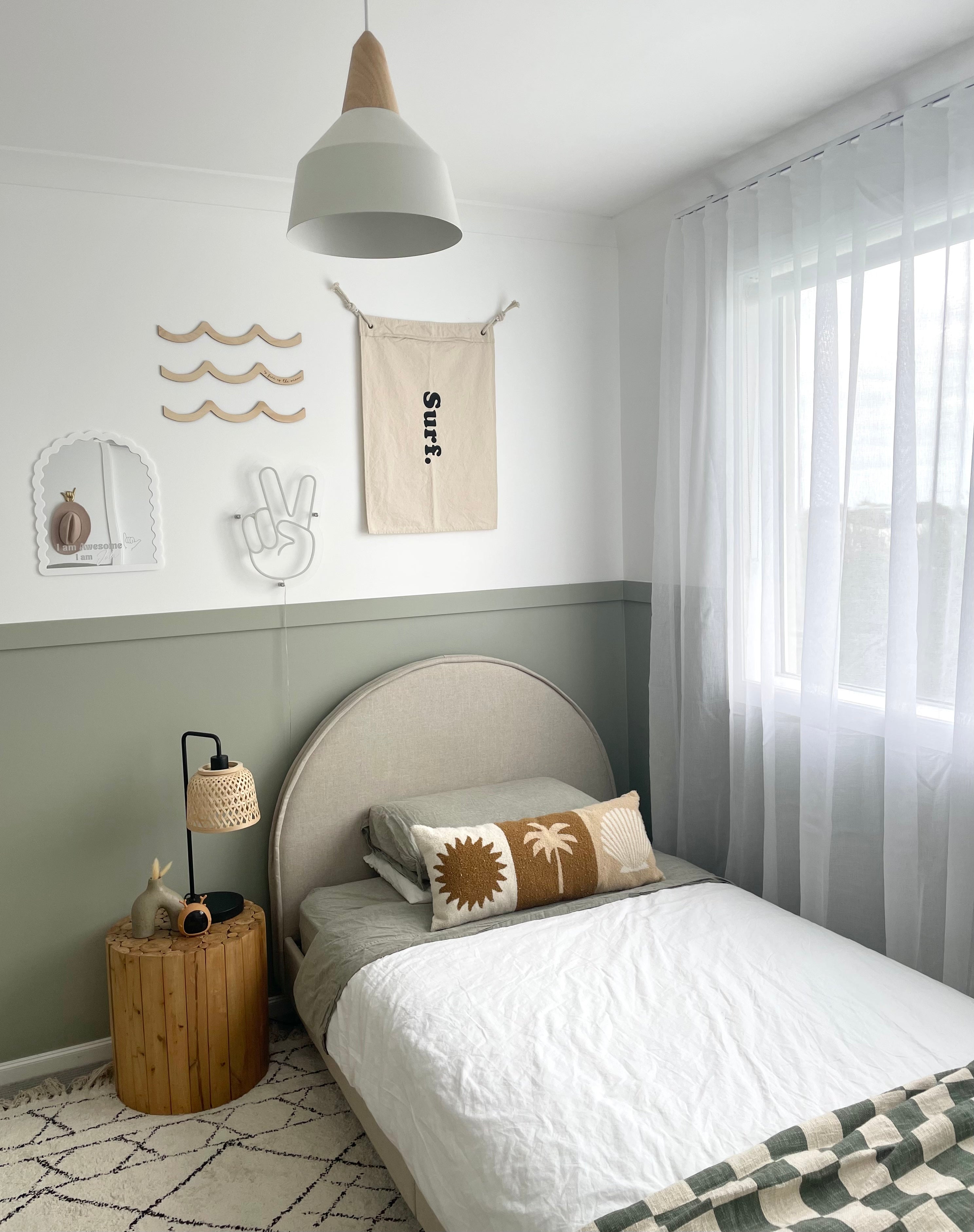 Personalised Affirmation Mirror – "I Am Awesome" with Shaka Hand