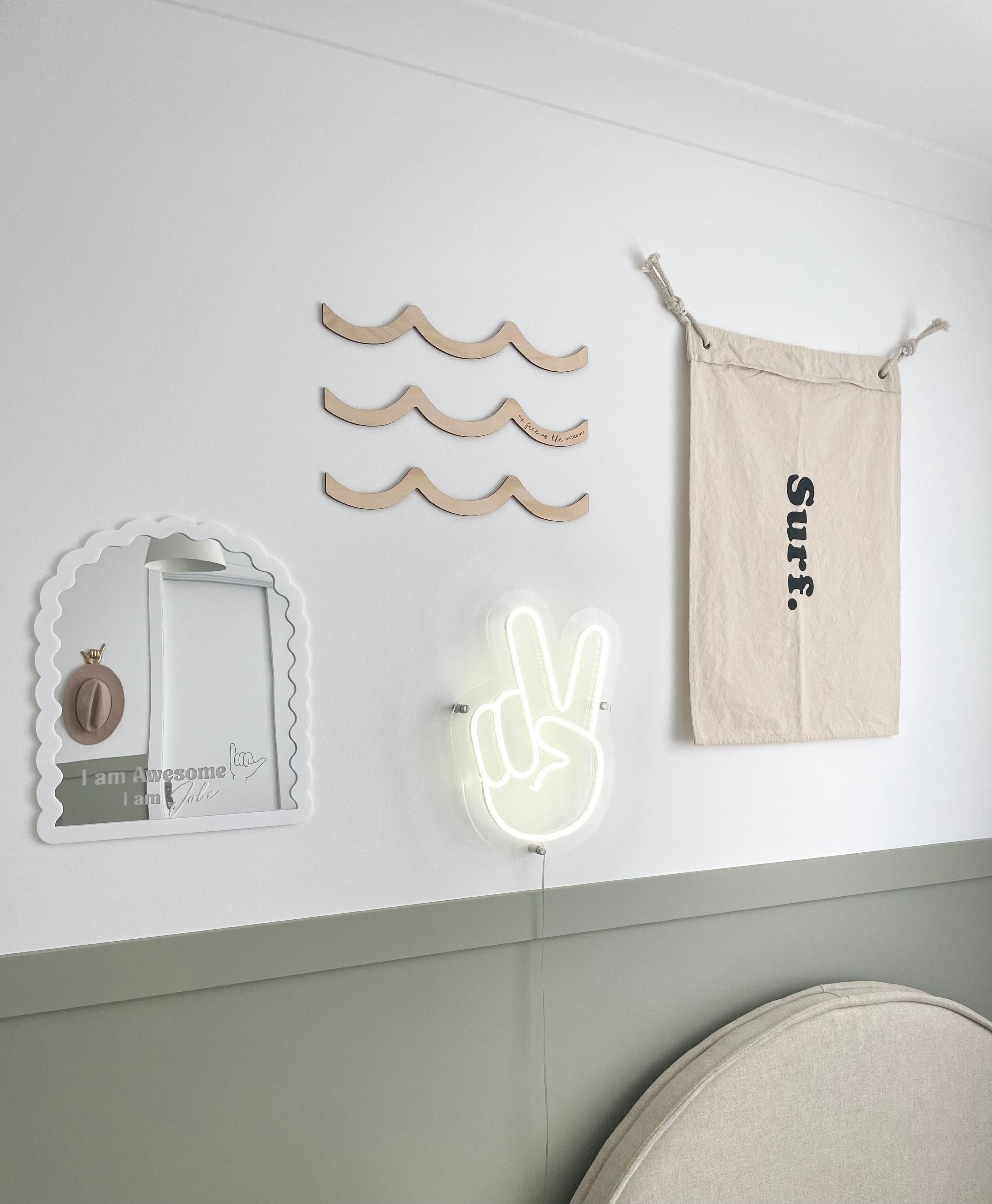 Personalised Affirmation Mirror – "I Am Awesome" with Shaka Hand