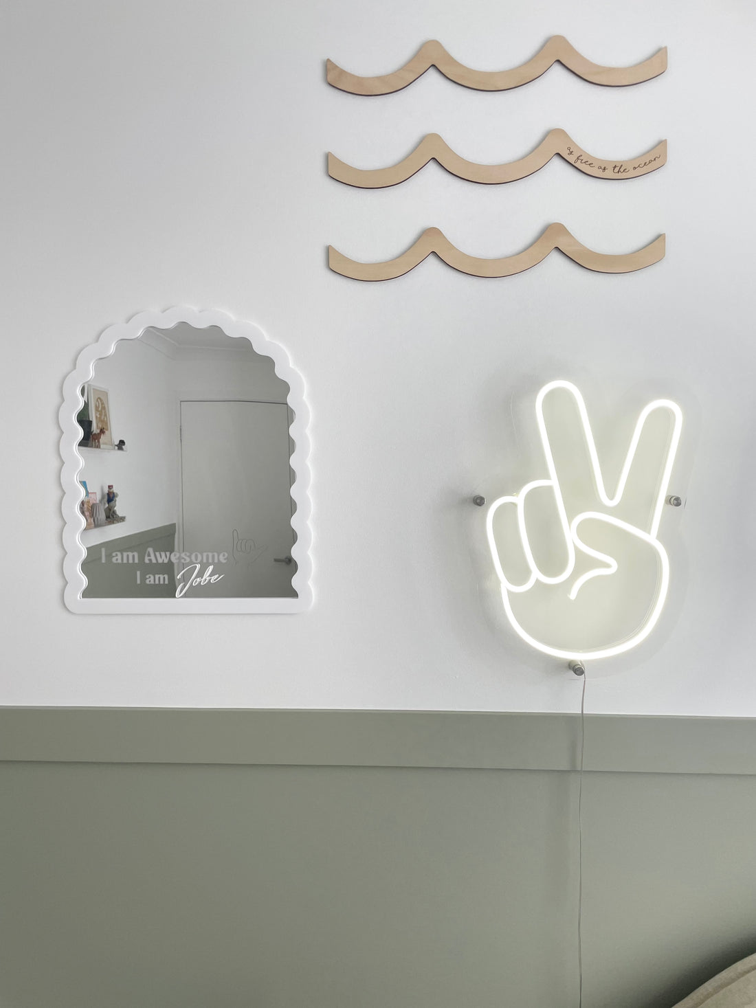 Personalised Affirmation Mirror – "I Am Awesome" with Shaka Hand